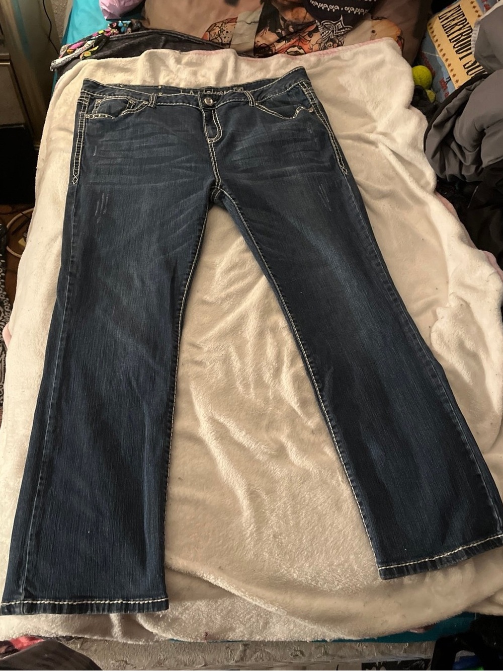 LA Idol size 21 flares w embellished pockets
